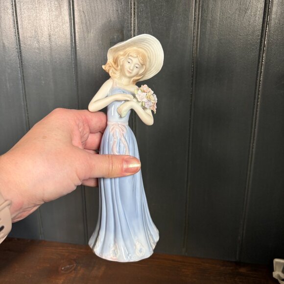 House of Lloyd Gathering Flowers Porcelain Figurine - Picture 3 of 13